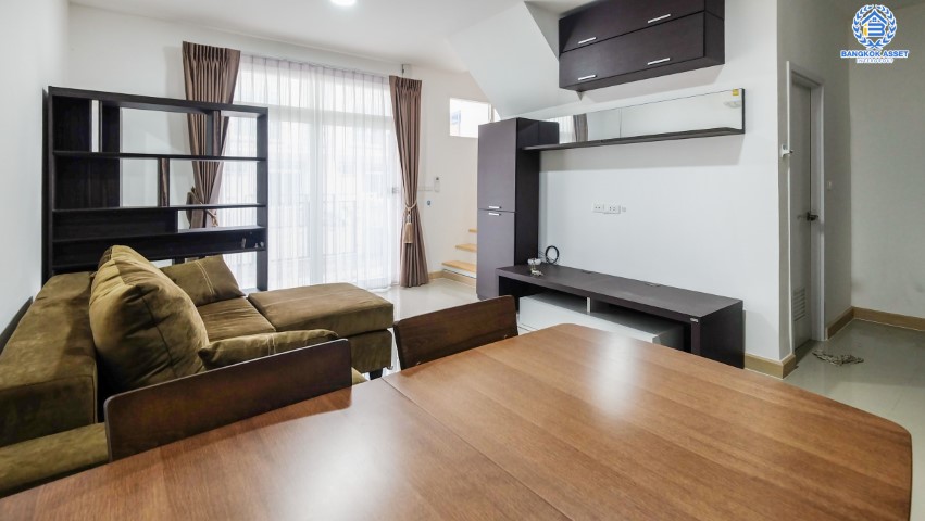 ทาวน์เฮ้าส์มือสองย่านนนทบุรี โครงการ คาซ่าซิตี้ ราชพฤกษ์-พระราม5 บ้านสวยพร้อมอยู่  เนื้อที่ 18.50 ตร.ว. ฟังก์ชัน 3 ห้องนอน 2 ห้องน้ำ *แถมเฟอร์นิเจอร์ให้ทั้งหลัง* พร้อมบิวท์อินห้องครัว บนทำเลที่เชื่อมต่อถนน รัตนาธิเบศร์, ราชพฤกษ์, นครอินทร์ เข้าเมืองสะดวก ใกล้รถไฟฟ้า สถานี "บางพลู"…